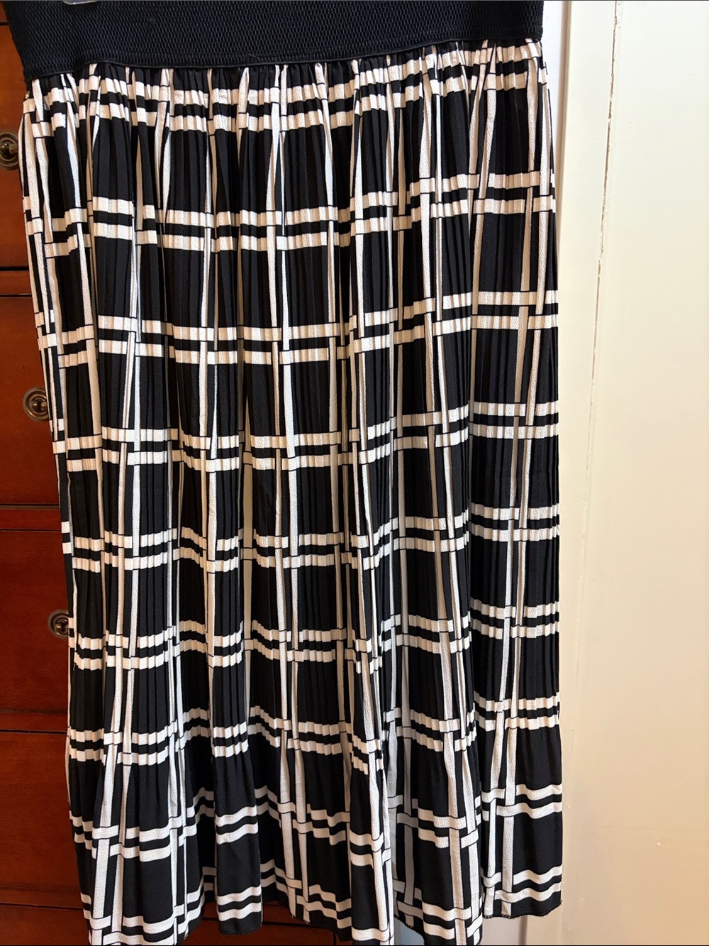 Metro Wear Black and White Plaid Midi Pleated Skirt